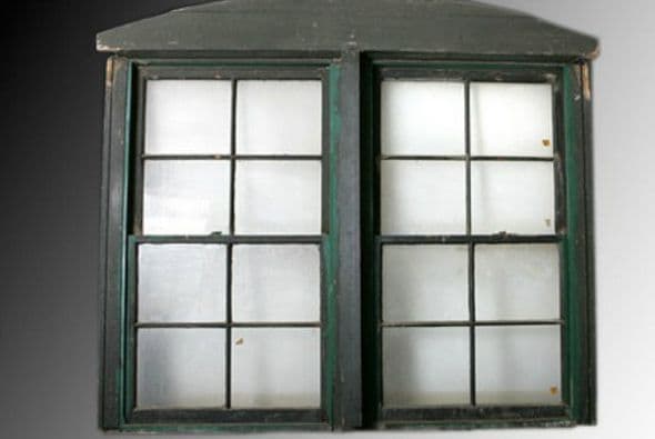 La ventana y el marco desde dónde Lee Harvey Oswald presuntamente asesinó al presidente John F. Kennedy. Un comprador se hizo con ella por 3.001.501 dólares. (Crédito: jfkfiles.blogspot.com)