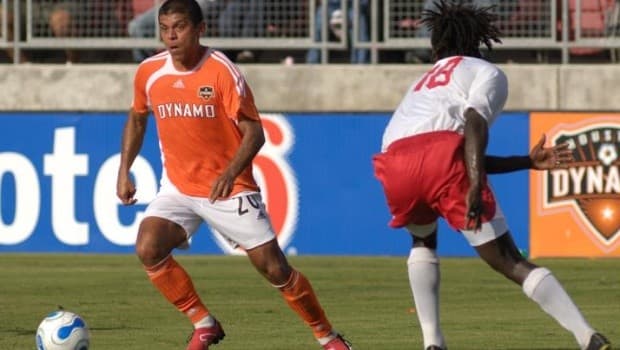 Ronald Cerritos - Houston Dynamo. Eligió terminar su carrera vestido de naranja. En la temporada inaugural del Dynamo, Cerritos jugó 15 partidos y no marcó goles.