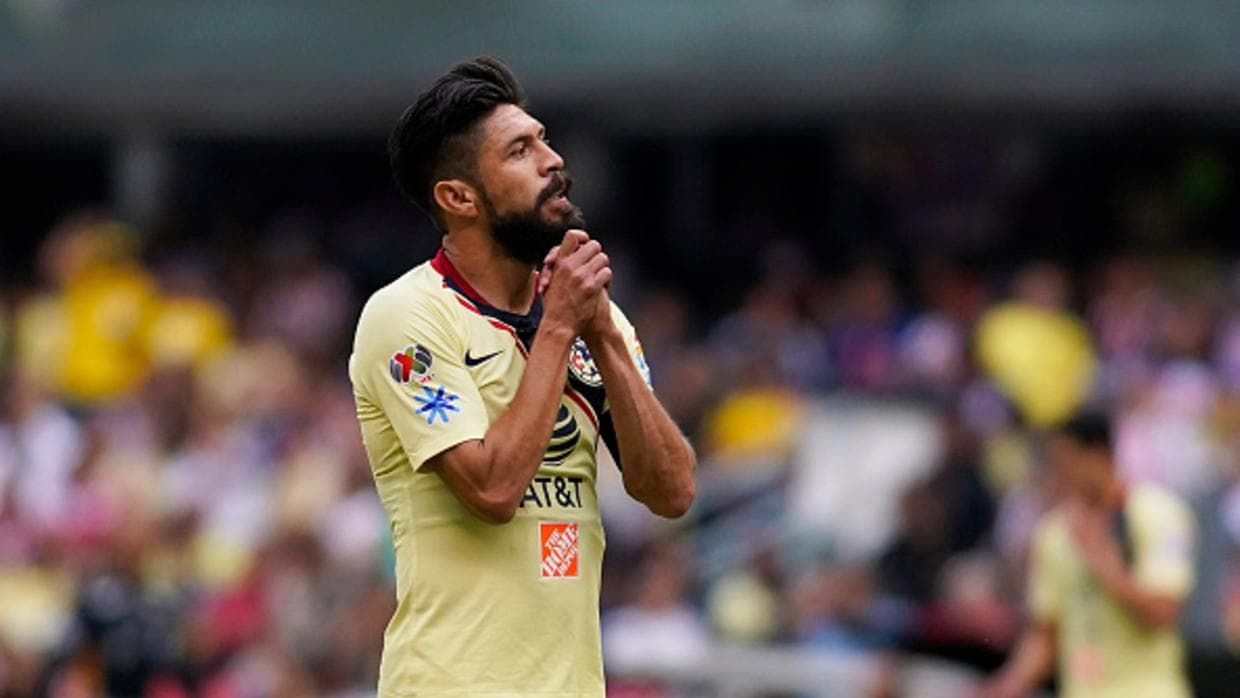 Antonio Carlos Santos consideró una "traición" lo del "Judas y mercenario" Oribe Peralta