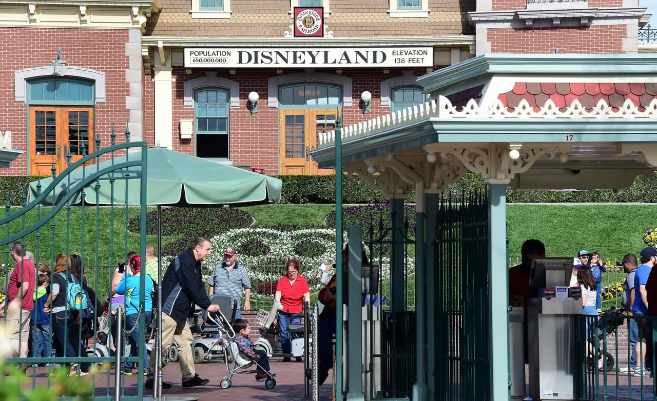 Parques de Disney comenzarán a usar detectores de metales