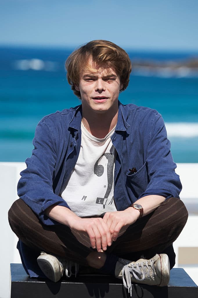 Asimismo, antes de pensar en la actuación como profesión, Charlie incursionó en la música y a la edad de 16 años, en 2010, formó parte de la banda Comaneci. Tan sólo le duró un año su etapa de estrella de rock y en 2015 finalmente se adentró a la interpretación.