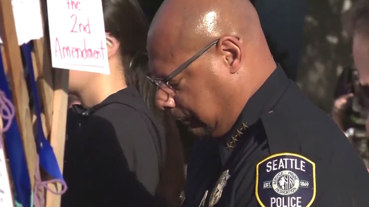 Renuncia el jefe de la policía de Seattle tras críticas por el tiroteo masivo en un festival gastronómico