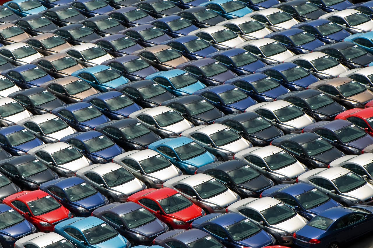 <h3 class="cms-H3-H3"><b>6. Mes de diciembre</b></h3>
<br>
<br>Pero claro, pasar Nochevieja o Nochebuena en un concesionario automotriz puede que no te parezca un plan excepcional. Si este es el caso, cualquier otro día del último mes del año también funciona. Según este estudio, en todo el mes de diciembre pueden encontrarse un 13% más ofertas que la media.
<br>