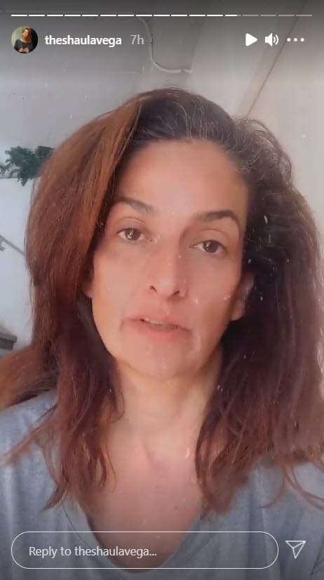 "Se me juntaron muchas personas a hacerme preguntas y 
<b><a href="https://www.univision.com/famosos/isela-vega-primera-latina-en-playboy-murio-convertida-en-leyenda-de-la-actuacion">me sentí muy rara</a>, y reaccioné muy raro</b> porque estaba muy incómoda, en medio de la calle, pero sé que la intención era buena. No tenía ganas de estar en la farándula y todo ese rollo, era como un momento de estar con mi mamá".
<br>