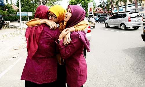 Miles de indonesios conmemoraron el miércoles en la provincia de Aceh el octavo aniversario del devastador maremoto que el 26 de diciembre de 2004 mató a cerca de 230 mil personas en esa región del norte de la isla de Sumatra y dejó daños millonarios en 13 países. Ver toda la información