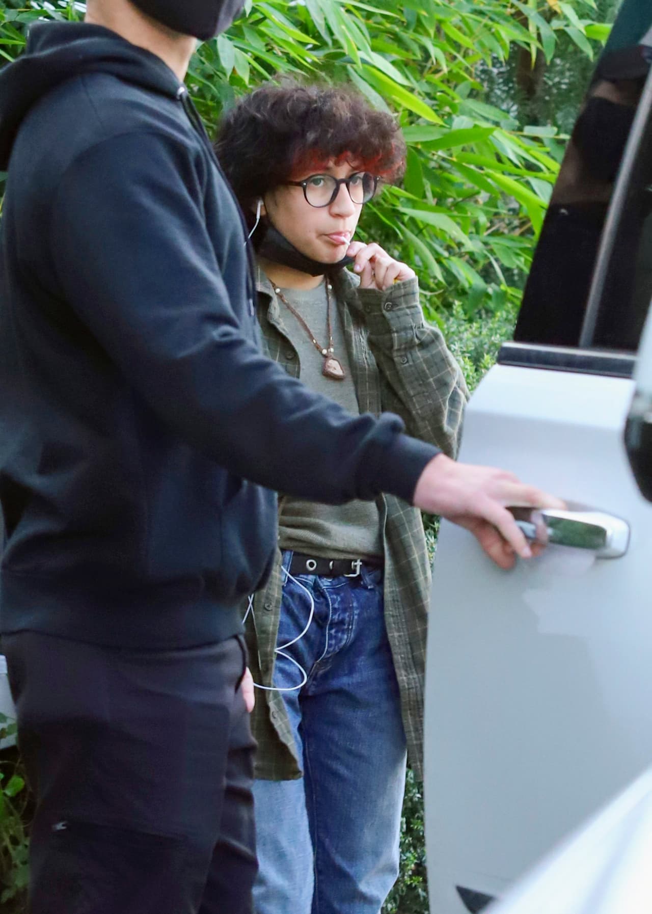 Luego de un rato, se tomó un descanso para almorzar con 
<b><a href="https://www.univision.com/famosos/emme-muniz-hija-melliza-jennifer-lopez-y-marc-anthony-fotos" target="_blank">su hija Emme. </a></b>
<br>