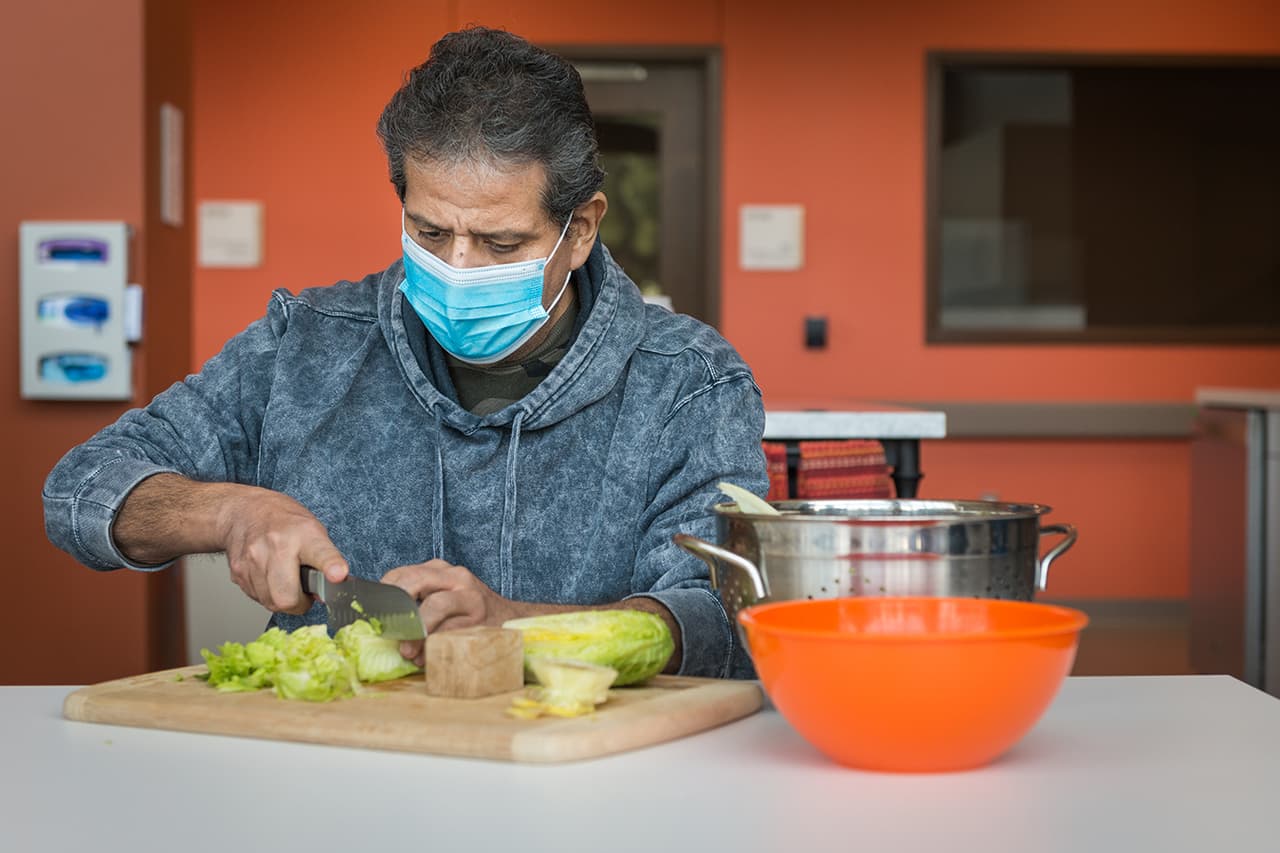 Le dijeron que no iba a sobrevivir: la historia del paciente hispano que casi muere de covid-19