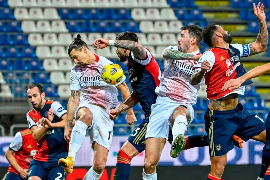 Zlatan da cátedra y Milan derrota 2-0 a Cagliari en la Serie A y siguen como líderes. Ibrahimovic es el segundo máximo goleador de la liga italiana a sus 39 años.