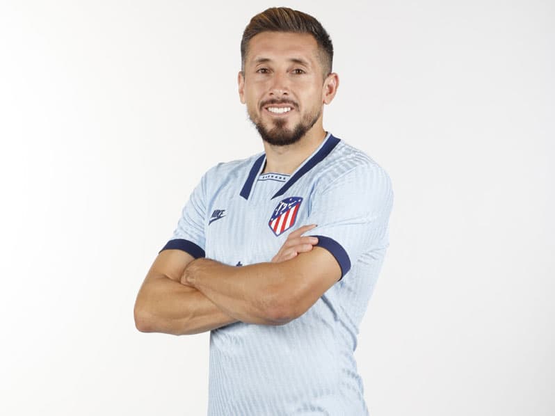 Héctor Herrera presume tercer uniforme del Atlético de Madrid