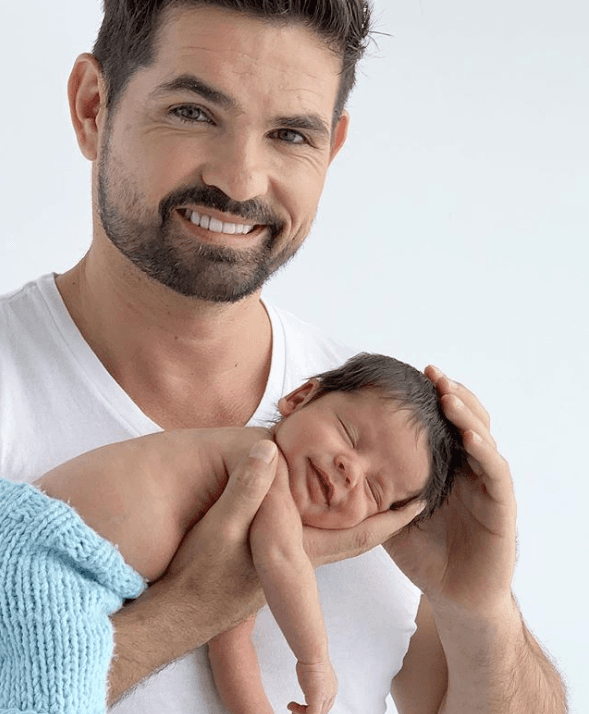 El 3 de agosto de 2019 fue el día más duro en la vida de Ferdinando Valencia: 
<b><a href="https://www.univision.com/famosos/muere-dante-el-hijo-de-ferdinando-valencia-y-brenda-kellerman" target="_blank">su hijo Dante falleció a los 3 meses</a></b> de nacido por un cuadro de meningitis.
<br>