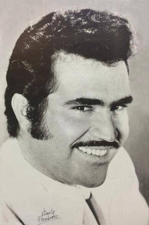 Nuestro querido Vicente Fernández nació el 17 de febrero de 1940 en Huentitán el Alto, Jalisco, razón por la cual muchos también lo conocen como el 'Charro de Huentitán'.