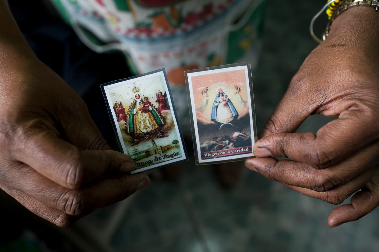 En la calle ocho de Quito y La Florida no es raro ver los símbolos de los cubanos como estampillas de la Virgen de Regla y la de la Caridad.