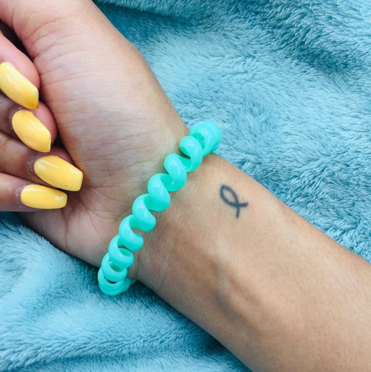 También dijo que lleva tatuado un pez Jesús en su muñeca derecha. 
<br>