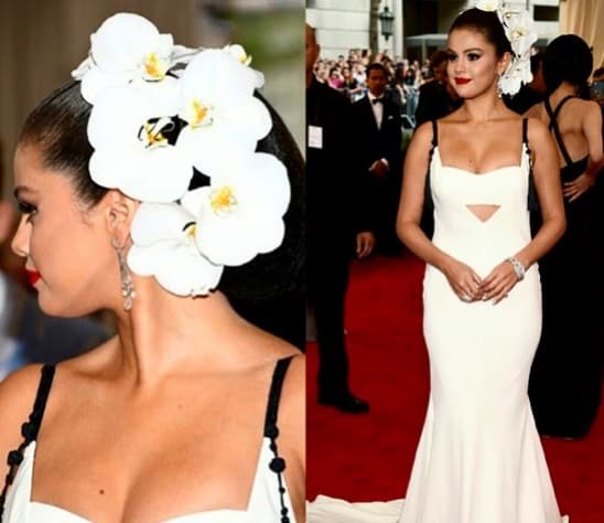 La unica verdad es que Selena está más sonriente que nunca. Y sigue estando hermosa.