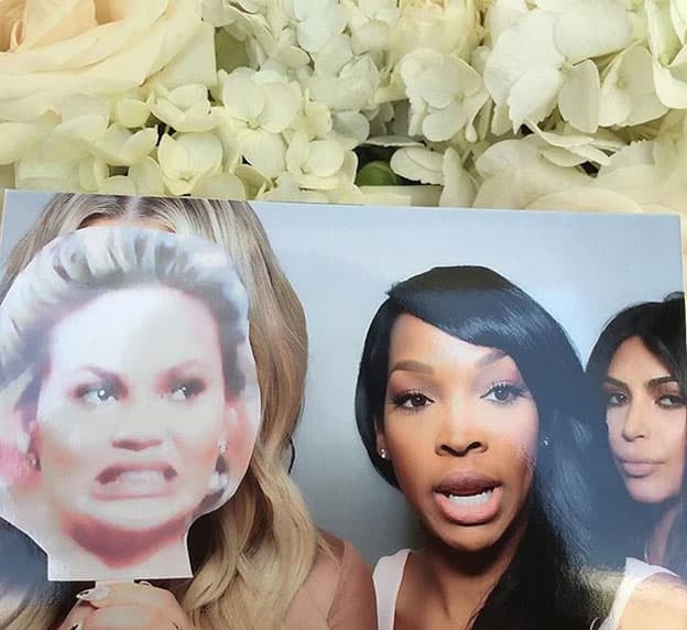 Se nota que se la pasaron bien, con estas máscaras de los gestos divertidos de Chrissy.