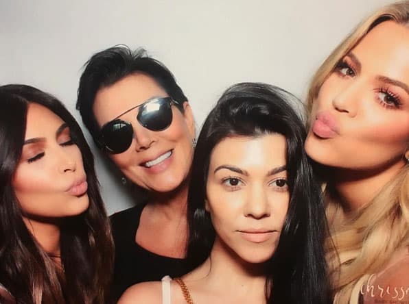 Por supuesto, las Kardashian tuvieron que tomar el protagonismo de la fiesta.