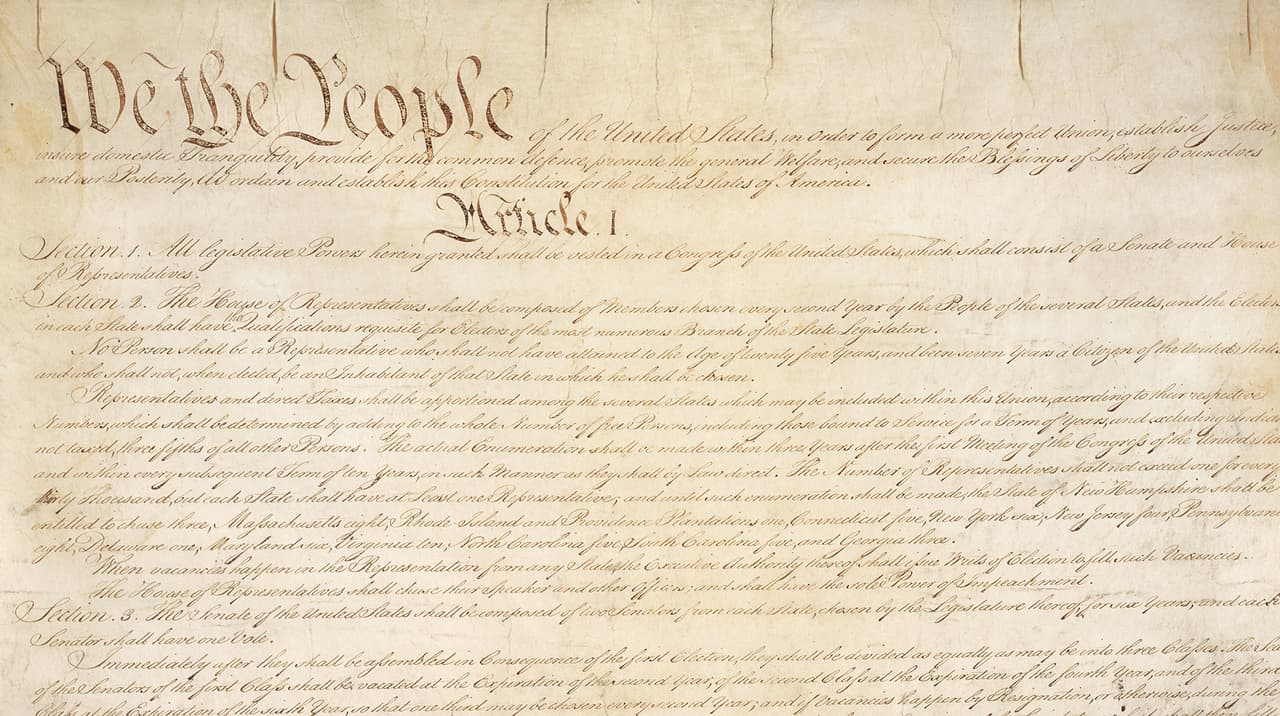 <b>La Constitución de los Estados Unidos en tu móvil</b>
<br>En una época donde muchos parecen haber olvidado la Constitución, estar familiarizado con sus principales artículos, las enmiendas, y otros documentos relacionados resulta esencial a la hora de criticar o defender ciertas posturas. Hay muchas aplicaciones gratuitas, pero para Android 
<a href="https://play.google.com/store/apps/details?id=com.hotrod.reference.spiritofseventysix&hl=es">recomiendan esta app en concreto</a>