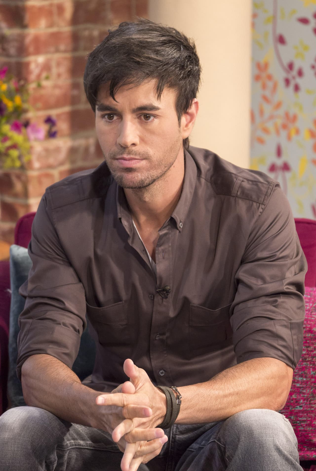 Enrique Iglesias continuó la cadena de oración con un mensaje que dejó girar por internet.