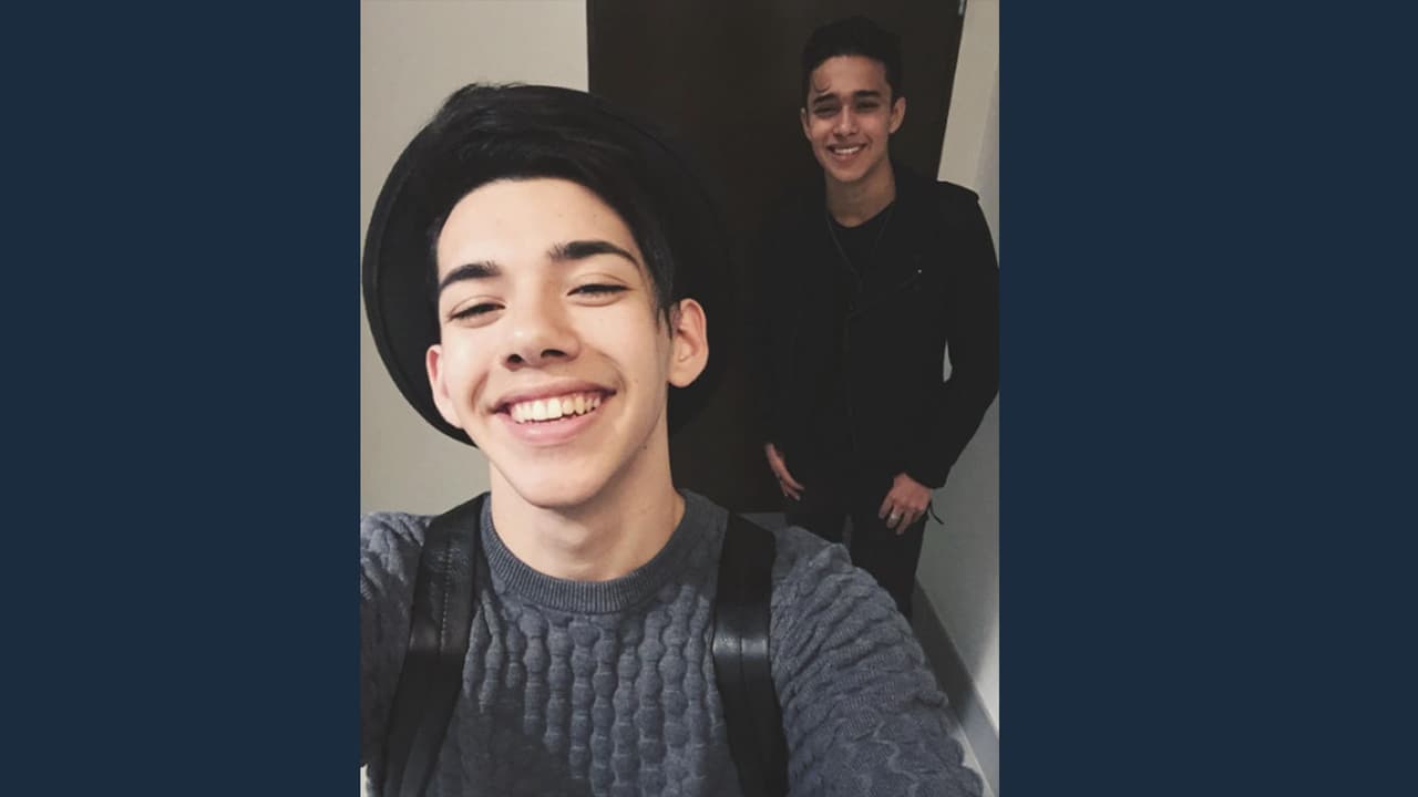 Todos saben que están luchando por el mismo sueño y al final sólo 5 serán los ganadores, pero esto no los detiene de ser buenos amigos y divertirse en su tiempo libre.