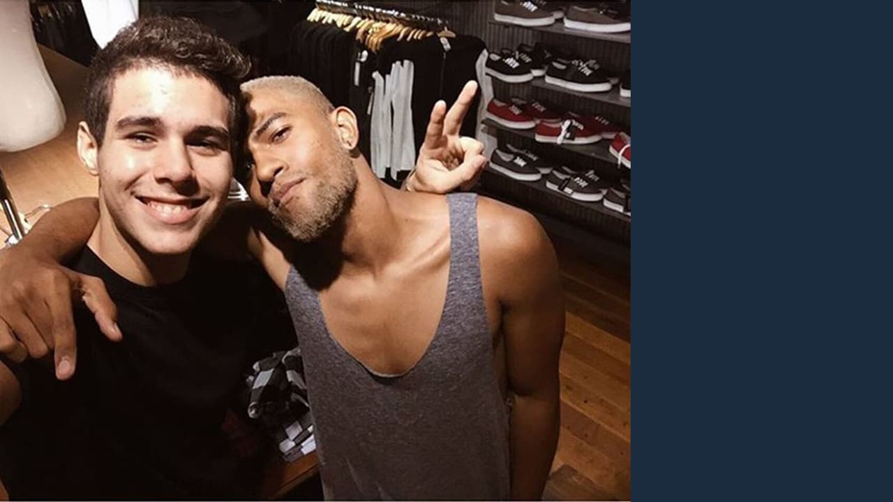 Todos saben que están luchando por el mismo sueño y al final sólo 5 serán los ganadores, pero esto no los detiene de ser buenos amigos y divertirse en su tiempo libre.