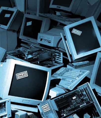 8. Reduce la basura electrónicaLas Naciones Unidas han advertido que la basura electrónica (eWaste) es un problema que se incrementa cerca de 40 millones de toneladas cada año, debido a los avances que hacen que cada equipo nuevo convierta a los anteriores en obsoletos. ¿Qué hacer? Según el equipo Geek Squad de Best Buy, actualizar lo que tienes en vez de reemplazarlo. Otra opción es donar tus gadgets. Lo importante es no tirarlo ya que muchas veces los materiales tóxicos que contienen (los monitores tienen plomo y mercurio, y los hard drives, alumnio) degradan el ambiente y pueden ser dañinos para el suelo y las fuentes de agua. 