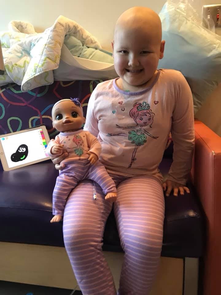 Actualmente, Jadick necesita recibir medicación de quimioterapia oral diaria en el hogar y, una vez al mes, tiene que ir al hospital para recibir quimioterapia en la columna vertebral. Ella deberá continuar recibiendo 2 años más de quimioterapia, por un total de 3 años y medio de tratamiento.