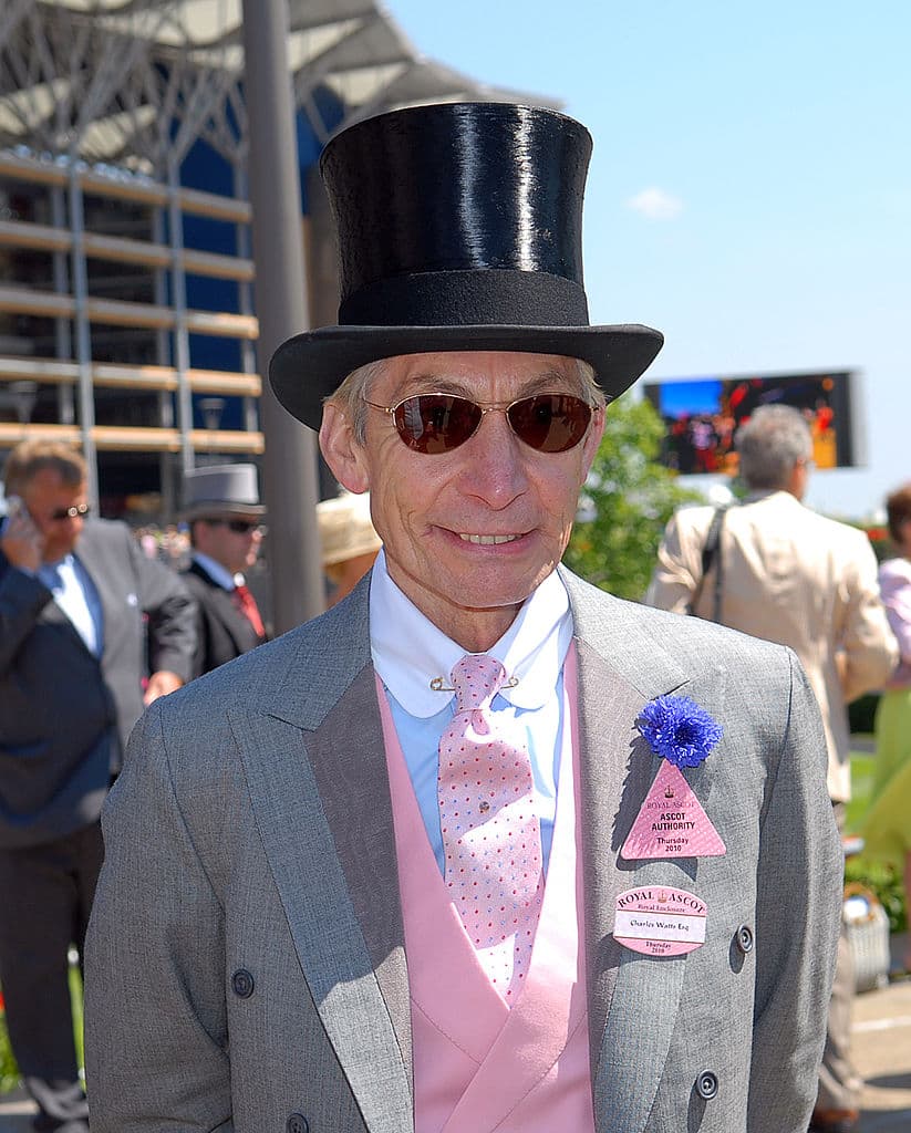 Pero se anunció a principios de este mes que no aparecería debido a una reciente cirugía de emergencia.