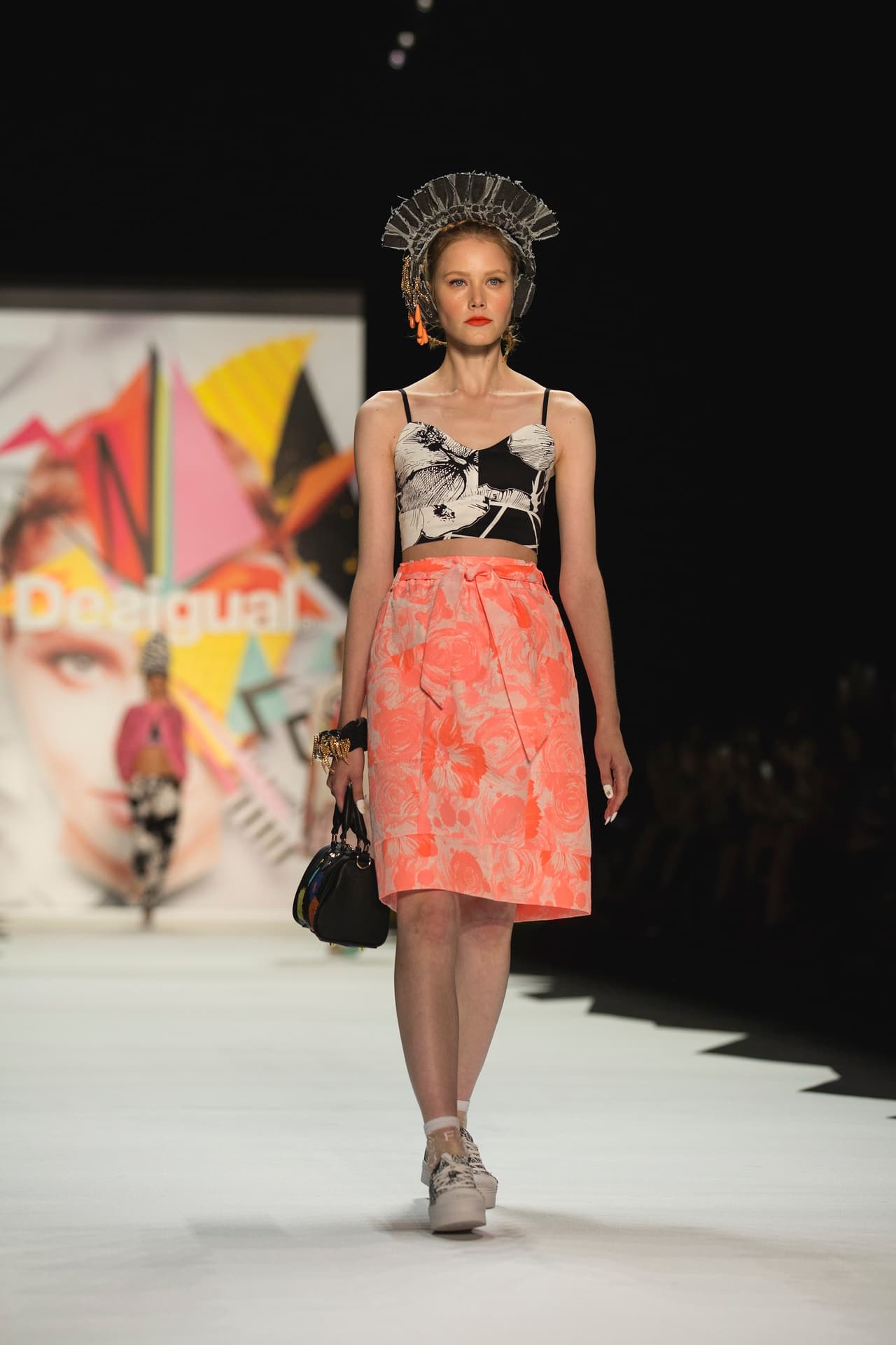 Lo mejor de todo es que la moda que plantea la firma española es para muchos tipos de mujeres. Diseñador Desigual. NYFW, Spring/Summer 2016 - 10/09/2015