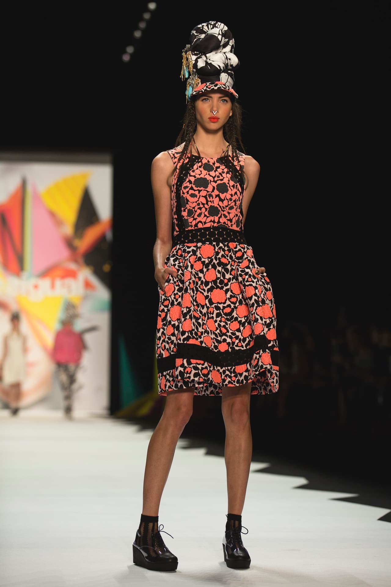 Entre los invitados se pudo observar a la top model Karolina Kurkova. Diseñador Desigual. NYFW, Spring/Summer 2016 - 10/09/2015