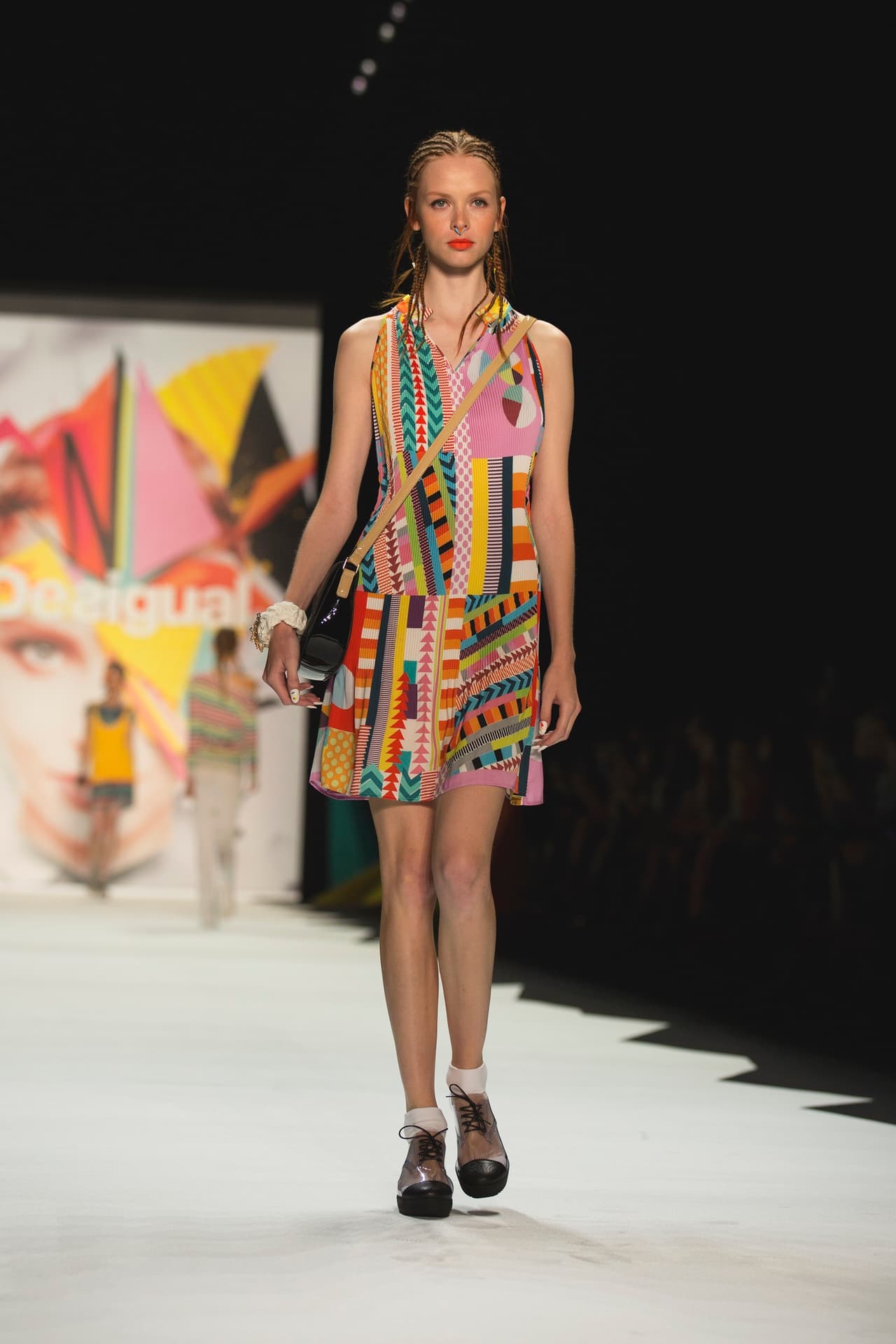 En cada una de las prendas se pudo ver la vitalidad que quiere inspirar en las mujeres. Diseñador Desigual. NYFW, Spring/Summer 2016 - 10/09/2015