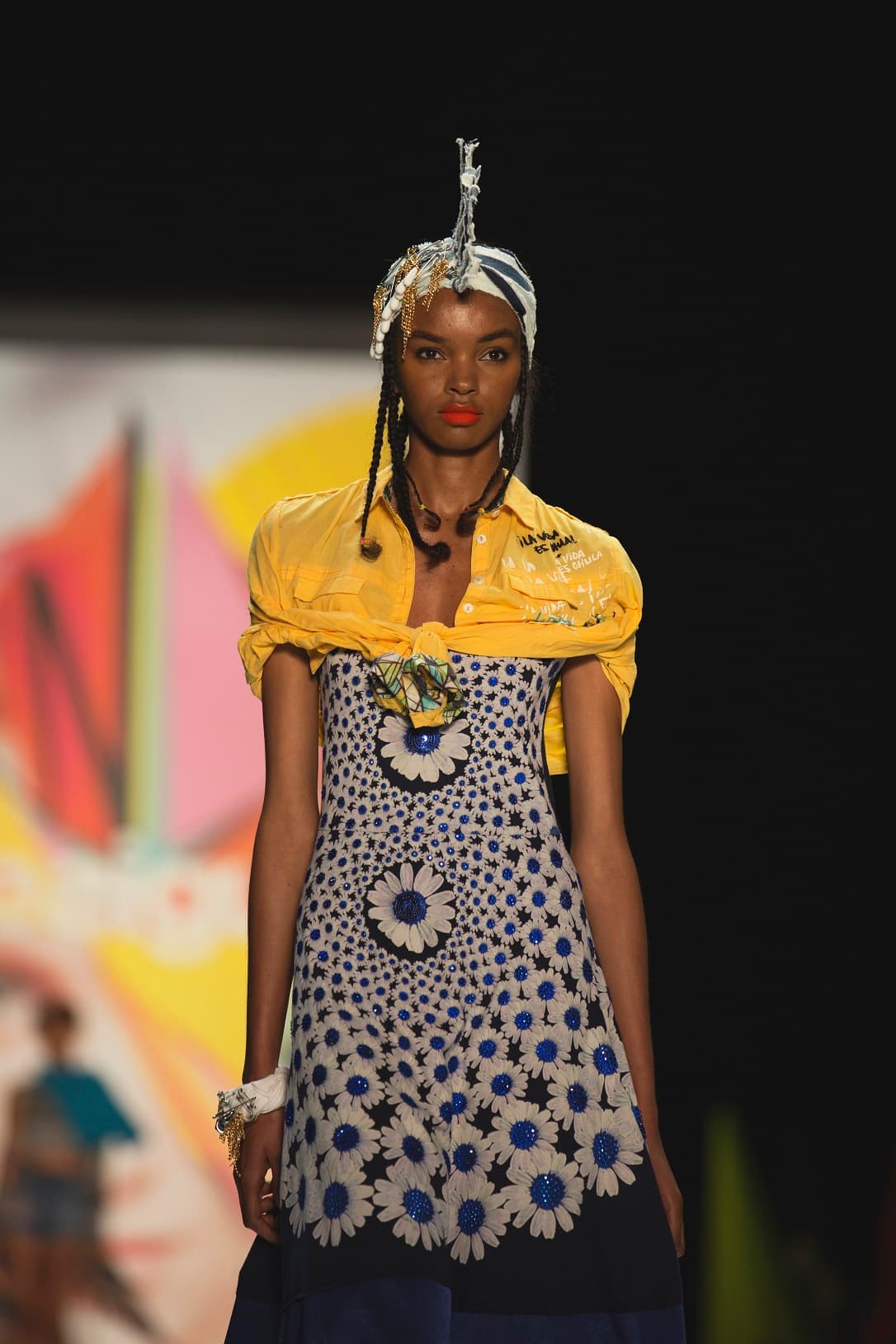 O qué tal los jumpers usados como turbantes. Diseñador Desigual. NYFW, Spring/Summer 2016 - 10/09/2015