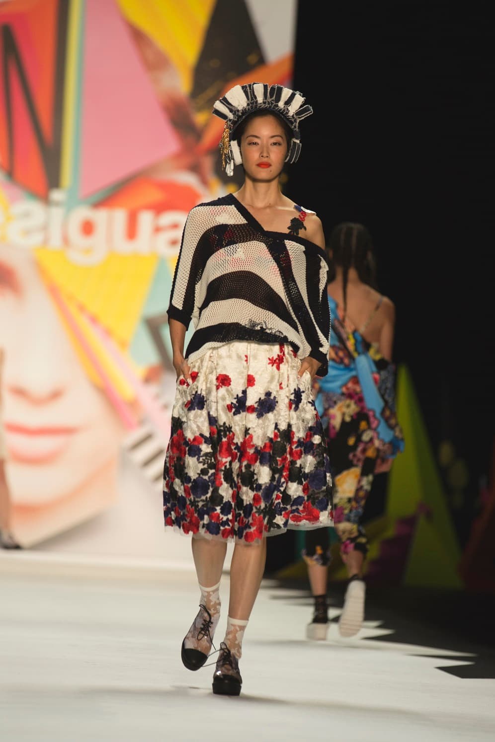 La colección está planteada para las mujeres de hoy en día llenas de un espíritu libre, audaz y divertido. Diseñador Desigual. NYFW, Spring/Summer 2016 - 10/09/2015