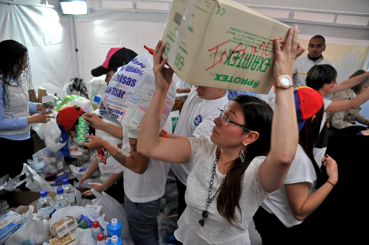 La diáspora venezolana organiza en el extranjero colectas de medicinas para enviar al país.