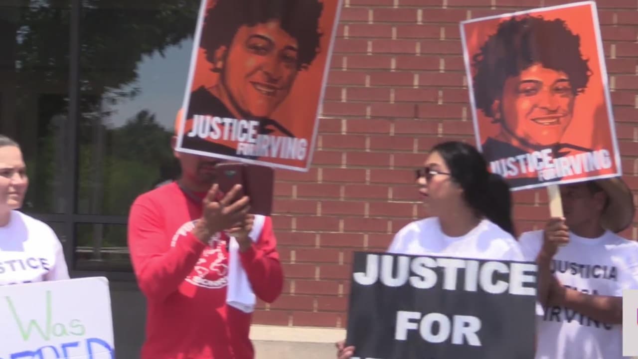 Tres acusados de agredir a joven hispano que luego fue encontrado muerto seguirán encarcelados