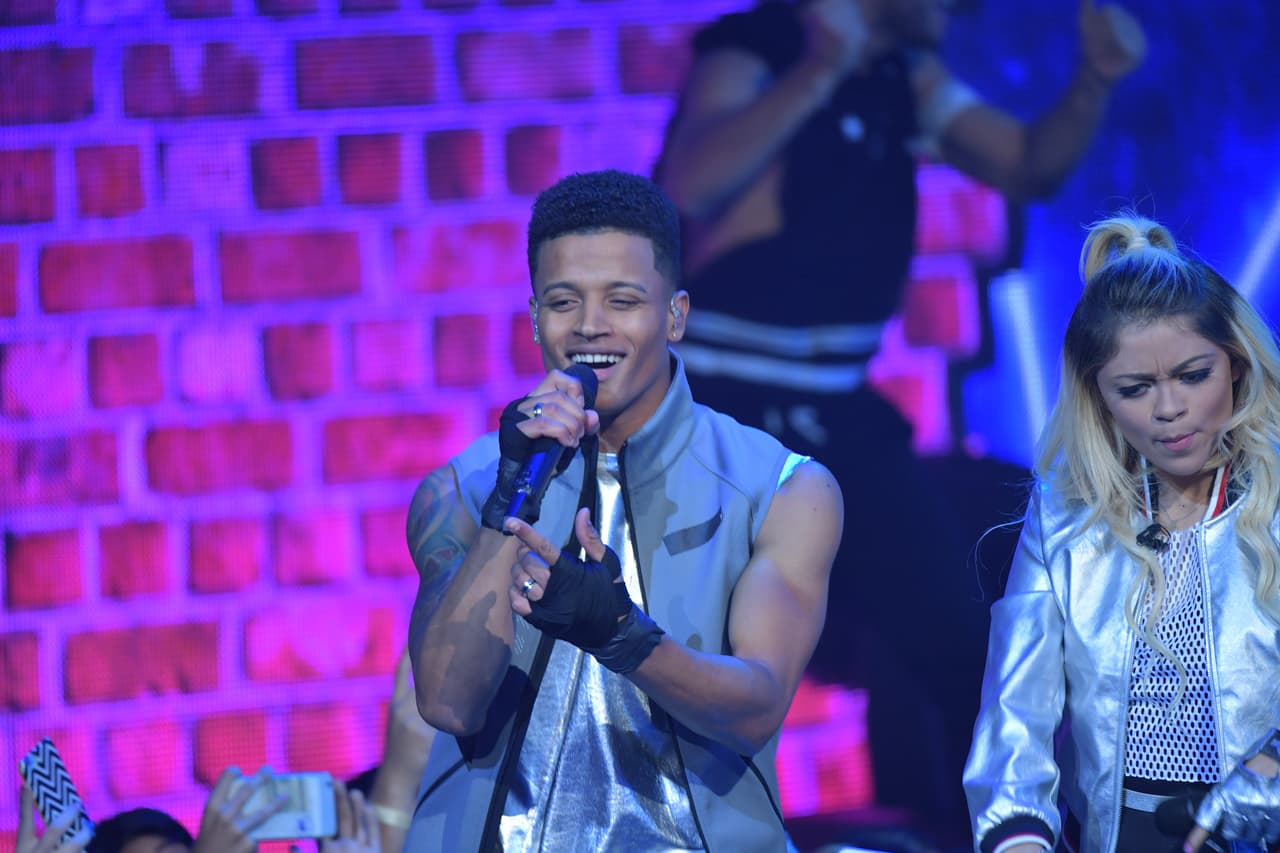 Los chicos interpretaron el tema ‘Work From Home’.