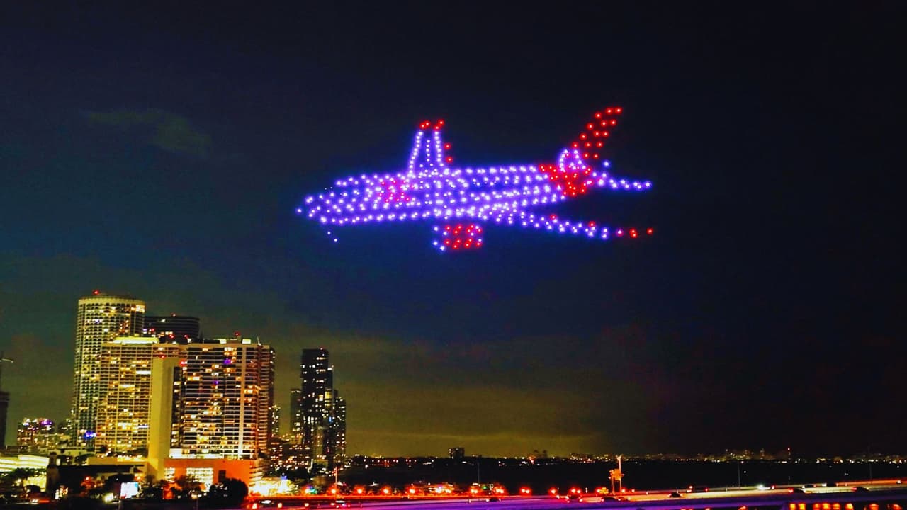 En la última década, 
<b>los drones han pasado de ser una innovación a una presencia cotidiana</b>. Su accesibilidad y asequibilidad han desencadenado una revolución en aplicaciones diversas. 
<b>Desde la magia de la fotografía aérea hasta la eficiencia en la entrega de mercancías</b>, los drones han transformado la manera en que interactuamos con nuestro mundo.