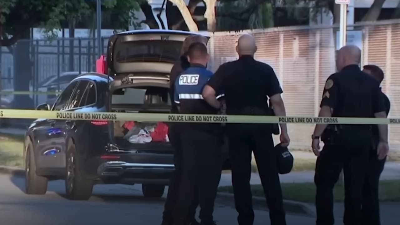 <h3 class="cms-H3-H3">El hallazgo </h3>
<br>
<b>"El Taiger"</b> fue encontrado 
<a href="https://www.univision.com/local/miami-wltv/ofrecen-recompensa-persona-interes-caso-artista-el-taiger-baleado-miami?ppppa" target="_blank">dentro de un auto con un tiro en la cabeza</a> en el área de la avenida 9 del noroeste y la calle 17, en Miami. El rapero cubano fue llevado al Hospital Jackson Memorial, donde estuvo hospitalizado. No había más personas o testigos al momento en que hallaron el auto con el cantante. 
<br>