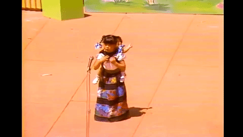 Desde temprana edad, Priscila mostró su interés por el canto y con tan solo cinco años participó en 'Juguemos a cantar' donde interpretó 'Mi burrito querendón', tema escrito por su padre.