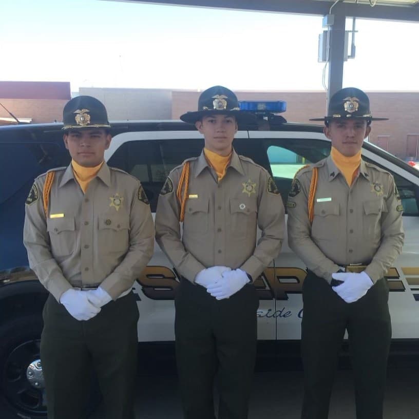 Antes de hacer parte de las fuerzas militares de Estados Unidos, Hunter sirvió en el RCDS como Explorador desde septiembre de 2014 hasta agosto de 2017 en la estación de Palm Desert Station. Hunter se graduó de La Quinta High School en el 2017.