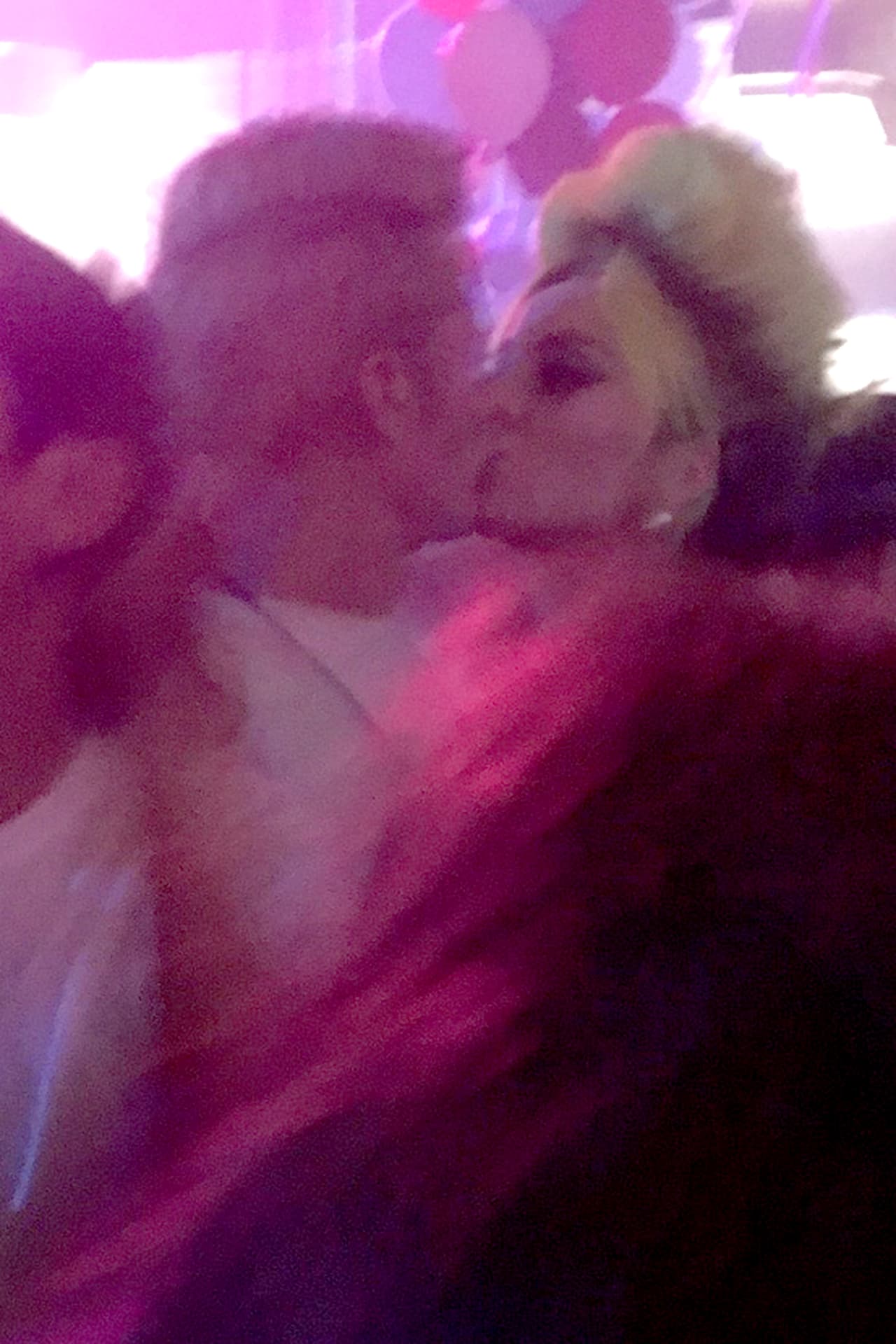 Se dieron algunos besitos.