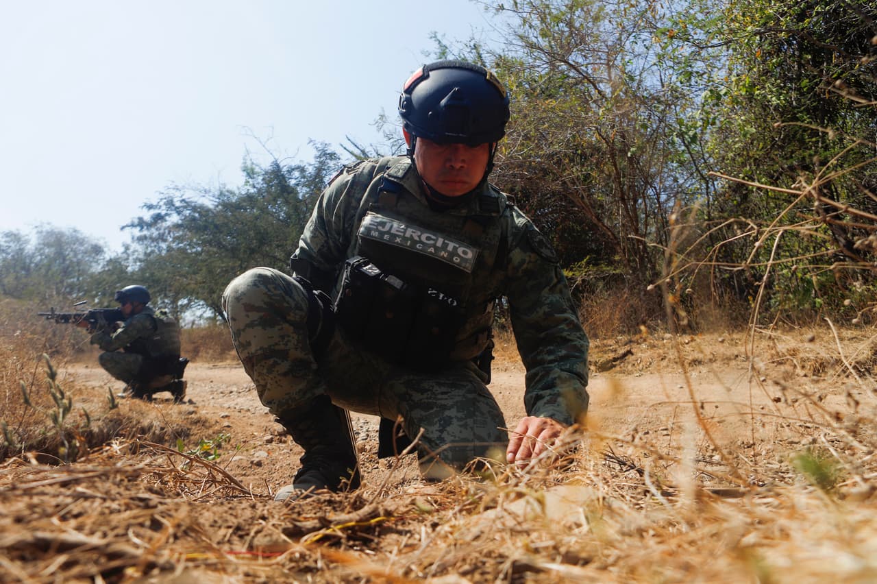 Naranjo de Chila es una de las tantas localidades de la Tierra Caliente de Michoacán donde, en los últimos años, se ha registrado 
<a href="https://www.univision.com/noticias/america-latina/eeuu-alerta-y-pide-no-viajar-a-estos-lugares-de-mexico-fotos">el éxodo de cientos de familias hacia la frontera norte de México,</a> donde esperan ayuda humanitaria y la posibilidad de 
<a href="https://www.univision.com/temas/asilo-politico">asilo en Estados Unidos.</a>
<br>
<br>
