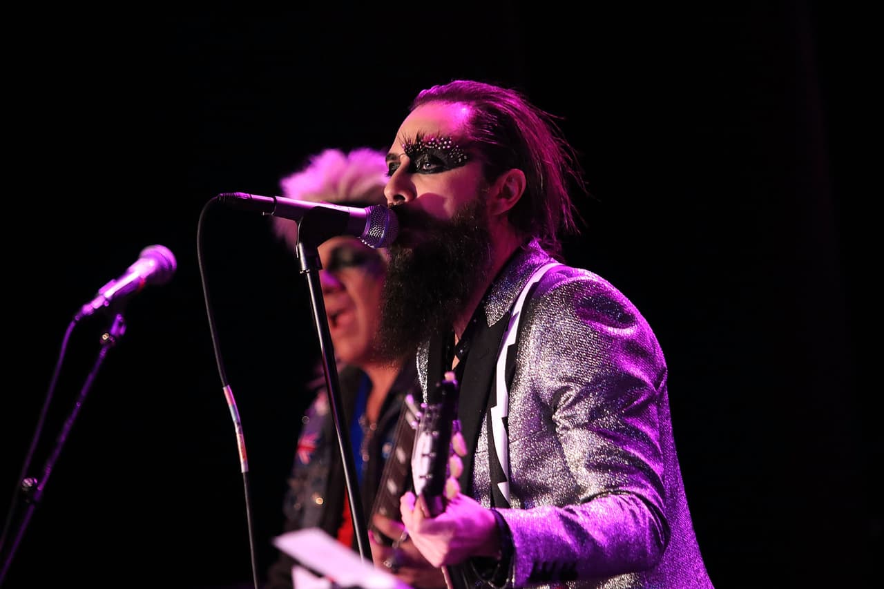 Ese podría ser su novio más grandecito, pues el músico le llevaba 11 años de diferencia a la artista.