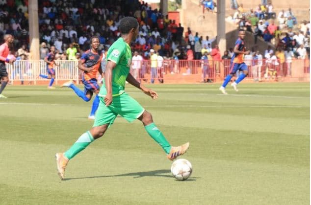 Regresa el futbol a África y con gente en la tribuna