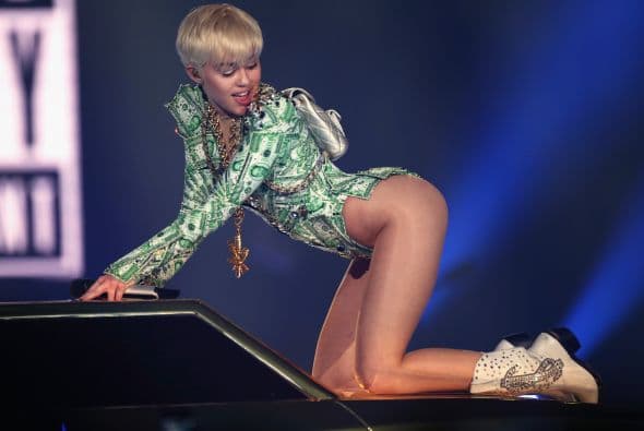 Y pues ya se imaginarán cómo logró la señorita Miley Cyrus ingresar al Guinness, ¿no?