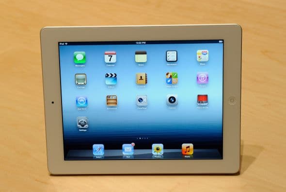 Finalmente llegó la iPad en 2010, una tableta con una serie de características que Jobs ya había vislumbrado desde 1983. En ese entonces, él imaginó un dispositivo que pudiera conectarse con otras computadoras sin necesidad de cables y que pudiera transportarse con facilidad.