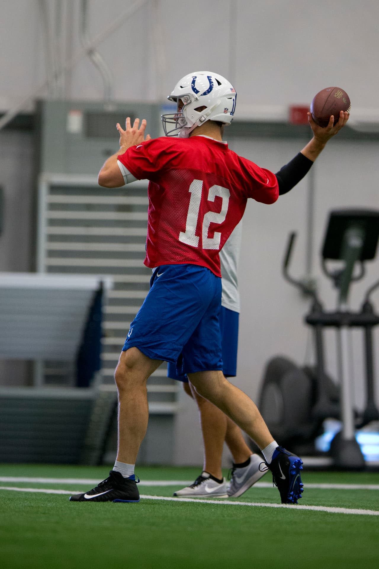 "Vamos a estarlo observando y lo hemos escrito exactamente cuántos lanzamientos tendrá él y entonces qué rutas podrá lanzar basado en cada día," dijo el entrenador en jefe de Indianapolis.