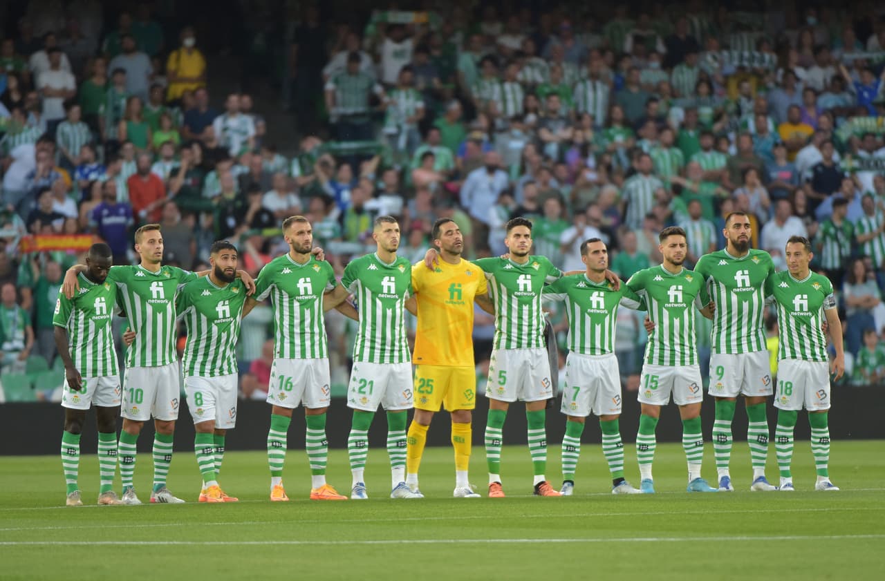 El estadio Benito Villamarín Lucía imponente ante el rival.