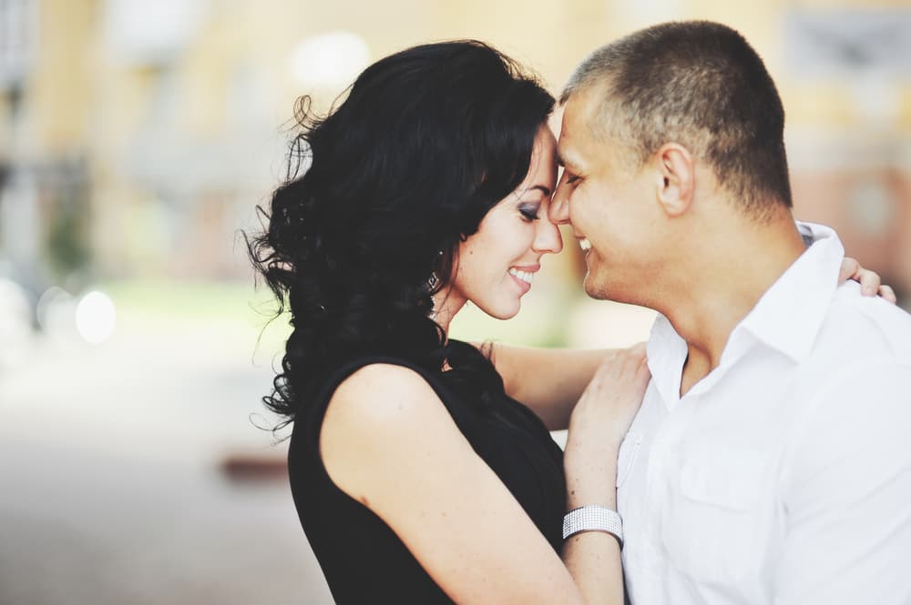 Eres un amante entusiasta y divertido, expresas tus sentimientos de manera apasionada y ocurrente, amas el entretenimiento y la diversión, incluso en la intimidad y esas son las cualidades que al adornar tu personalidad se convierten en tu arma más poderosa para atraer el amor.