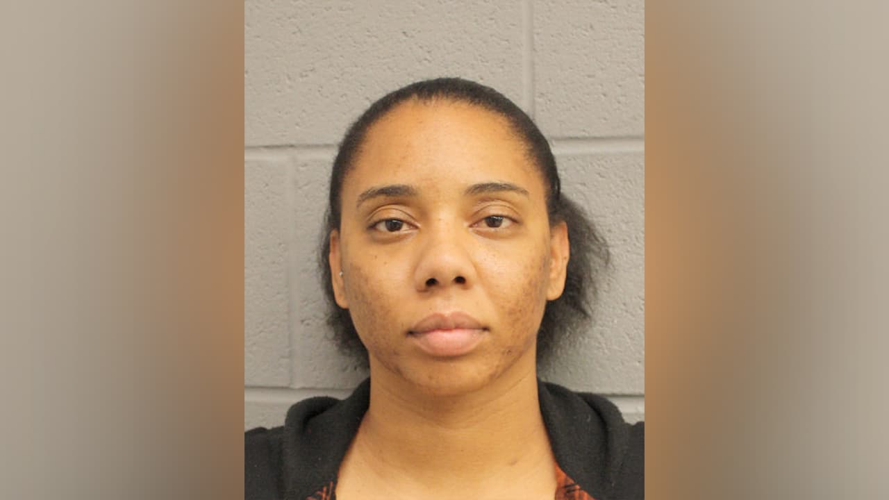 Jasmine Elizabeth Lumkins es señalada de provocar heridas en un niño, menor de 14 años.