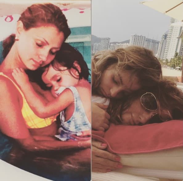 Además, la joven actriz se parece mucho a su mamá físicamente.